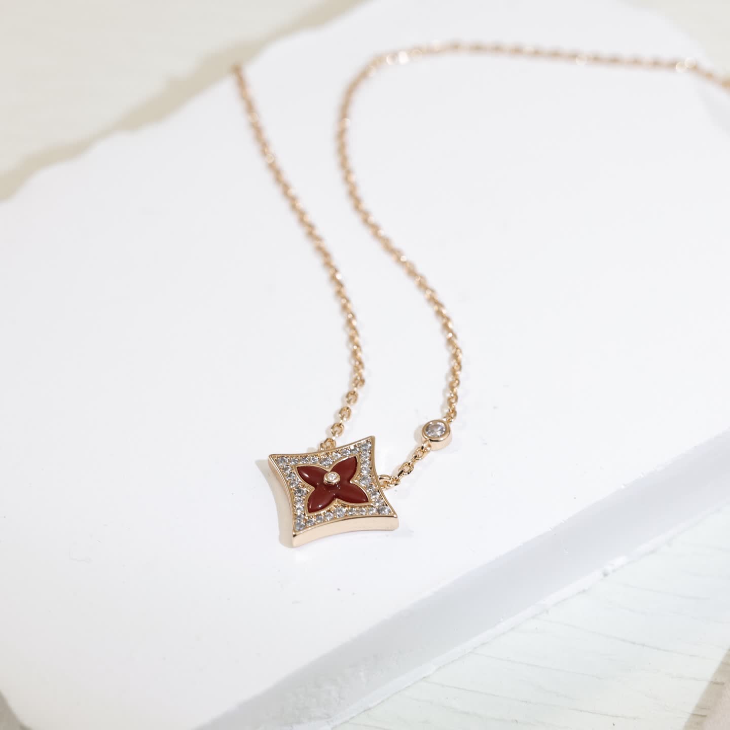 Louis Vuitton Luxury Gold and Diamond Pendant Necklace Louis Vuitton Luxury Gold and Diamond Pendant Necklace